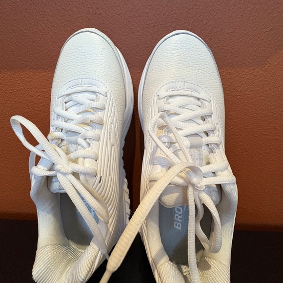 Brooks Walking Shoes - Picture 3 of 4